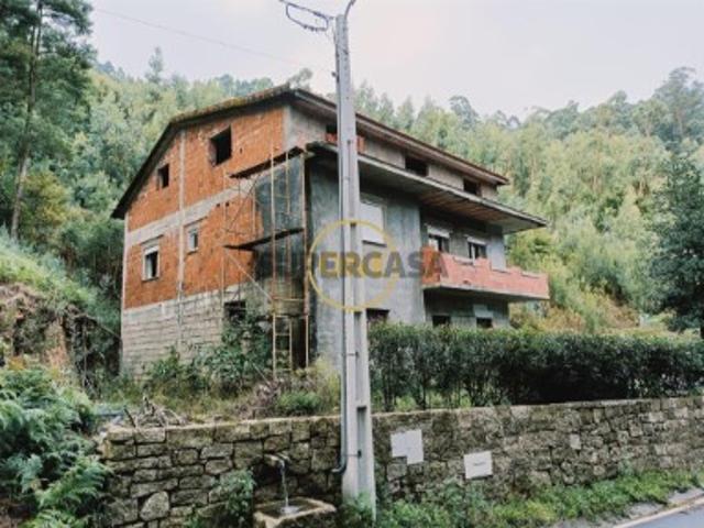 Moradia T6 em Chamoim Terras de Bouro