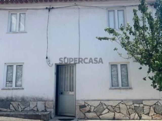 Moradia T6 em Comenda