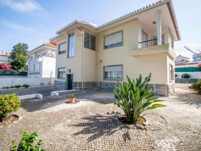 Moradia T6 em Linda a Velha
