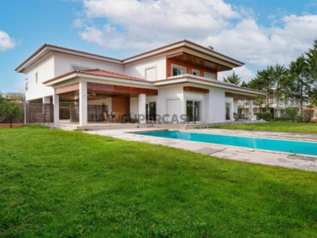 Moradia T6 em Queluz e Belas