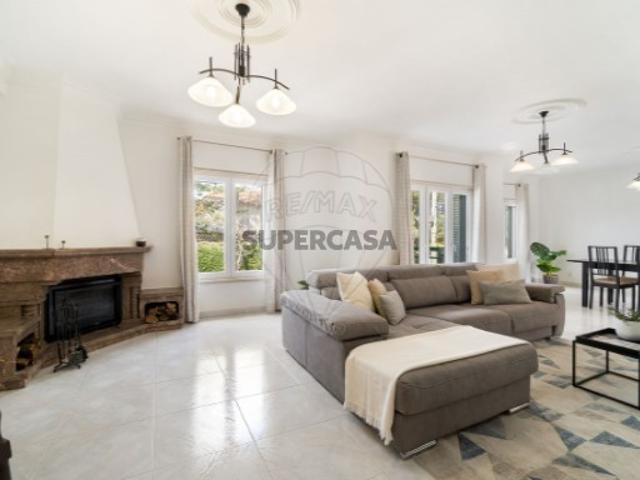 Moradia T6 em Rio de Mouro