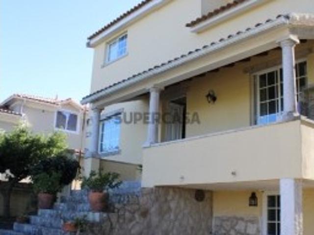 Moradia T6 em Rio de Mouro
