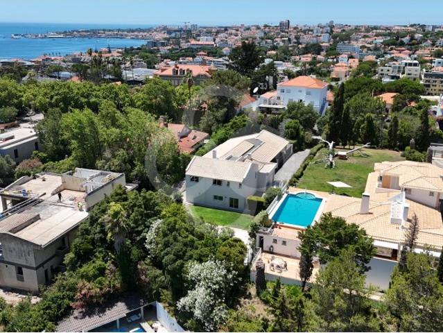 Moradia T6 Isolada no Estoril com piscina e garagem mais espaços verdes junto ao mar