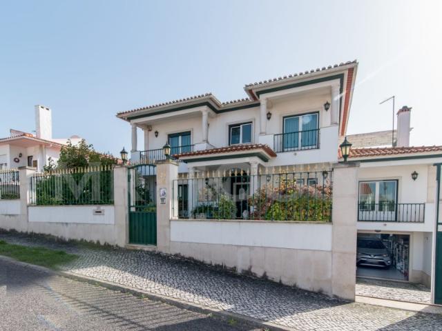 Moradia T6 localizada na Fonte dos Corações, Gaeiras, Óbidos