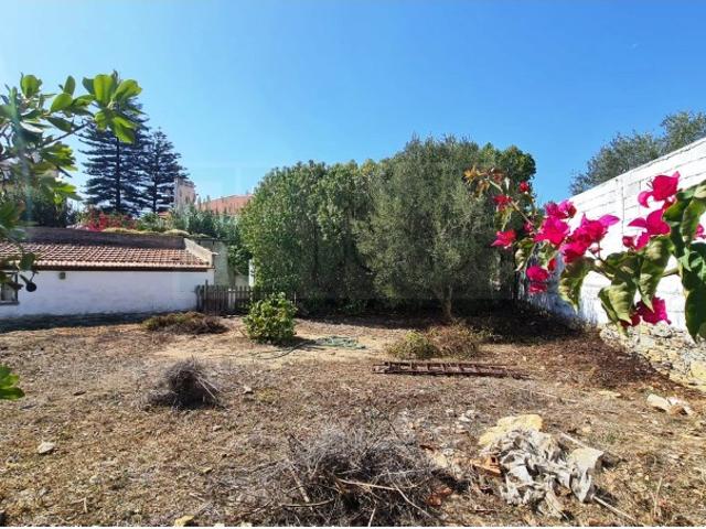 Moradia T6, lote 915m2, próxima da praia, na Parede, Cascais