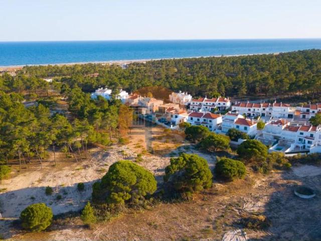 Moradia T6 para venda com amplos espaços exteriores perto da. 194m² Monte gordo