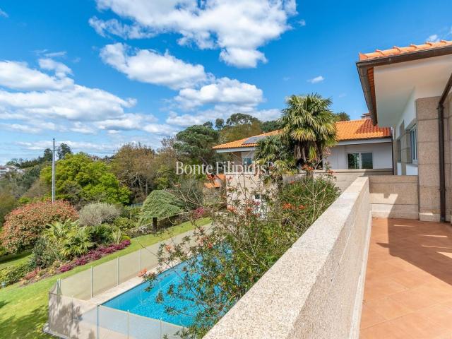 Moradia T6 Renovada com Piscina e Jardim em Guimarães 410m² Mesão Frio