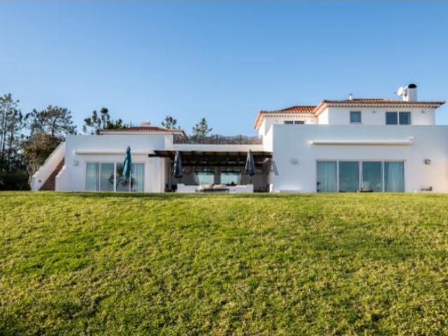 Moradia T6 Vista Deslumbrante para a Ria Formosa Um Refúgio de Luxo e Tranquilidade