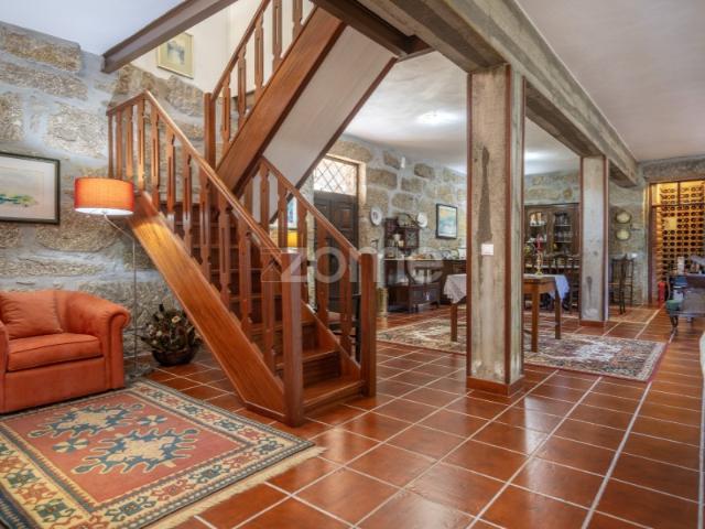 Moradia T6 5.000 m² de terreno Viseu