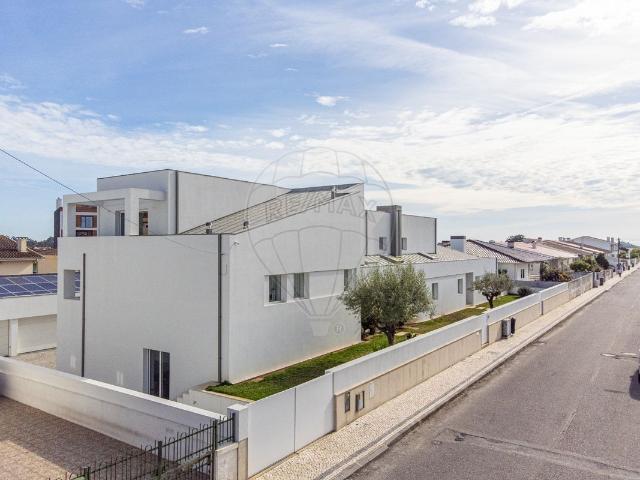 Moradia T7 à venda em Santa Maria da Feira