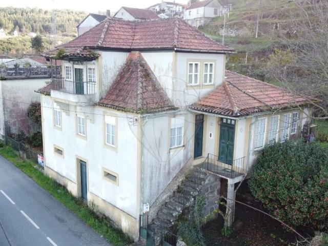 Moradia T7 à venda em Vouzela