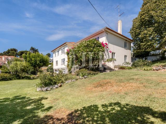 Moradia T7 com vista mar e piscina, em Caxias, Oeiras