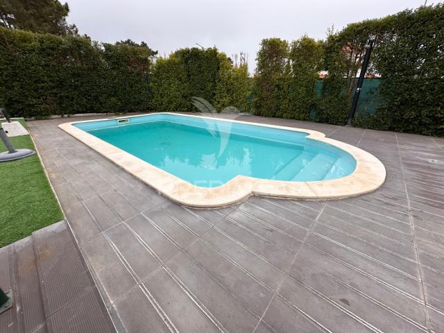 Moradia T7 com piscina e Garagem na Lagoa de Albufeira