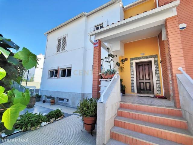 Moradia T7 com Piscina em Setbal