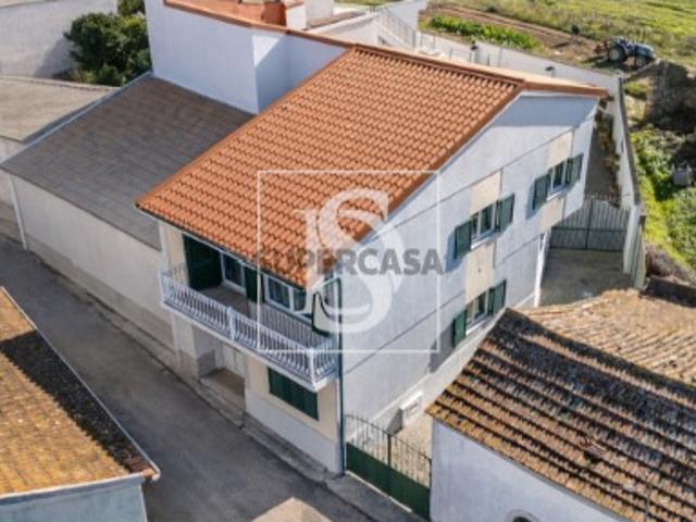 Moradia T7 em Alqueidão