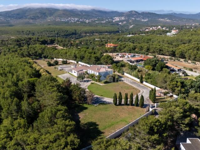 Moradia T7 em lote de 8.887 m2 junto ao Guincho, Cascais