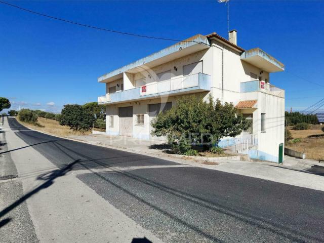 Moradia T7 Situada na Vila de Tremes Santarém