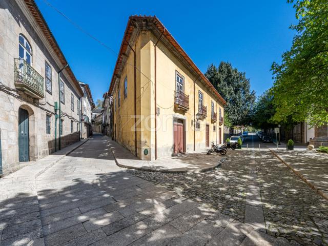 Moradia T7no centro histórico em Guimarães