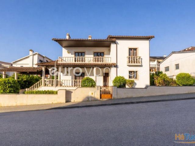 MORADIA T8 NO CENTRO DE LEIRIA | 26064078481