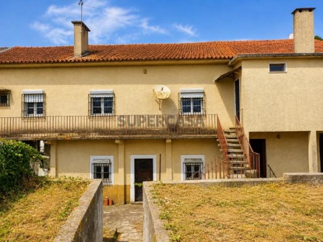 Moradia T8 com 396m2 e terreno | ideal para investimento | S. Martinho do Bispo