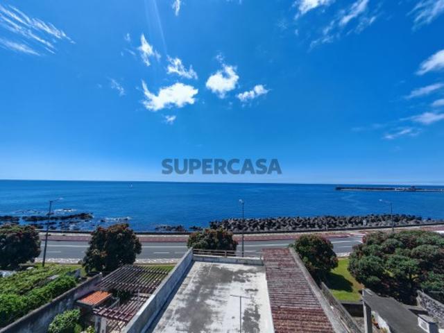 Moradia T8 com Vista Mar Deslumbrante + Espaço Comercial de 320 m²