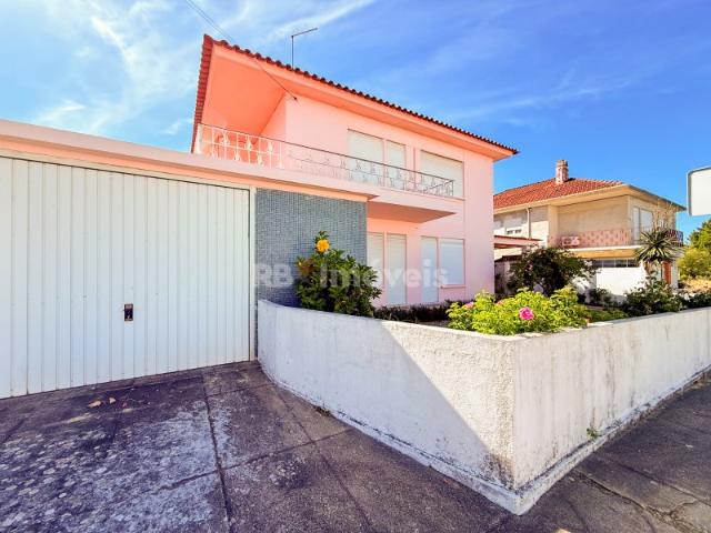 Moradia T8 com Garagem com espaço exterior no Tramagal
