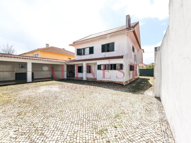 MORADIA T8 COM PISCINA E JARDIM EM ALGUEIRÃO SINTRA