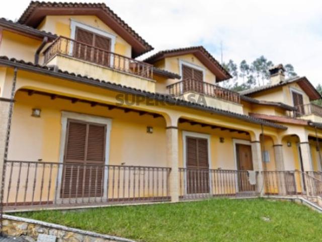Moradia T8 com piscina, salão de jogos e 1120 m² de terreno em Penacova