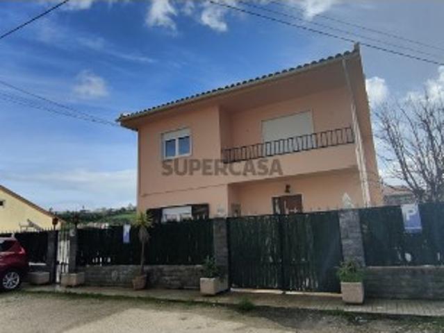 Moradia T8 em Ramada e Caneças