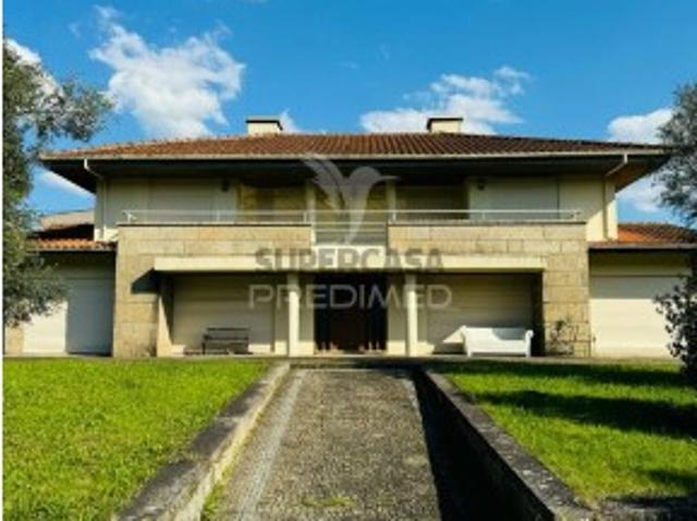 Moradia T8 em Urgezes