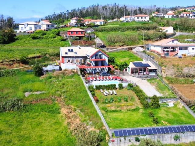 Moradia T8 em zona tranquila, com piscina e vista mar em Fajã Ovelha, Calheta