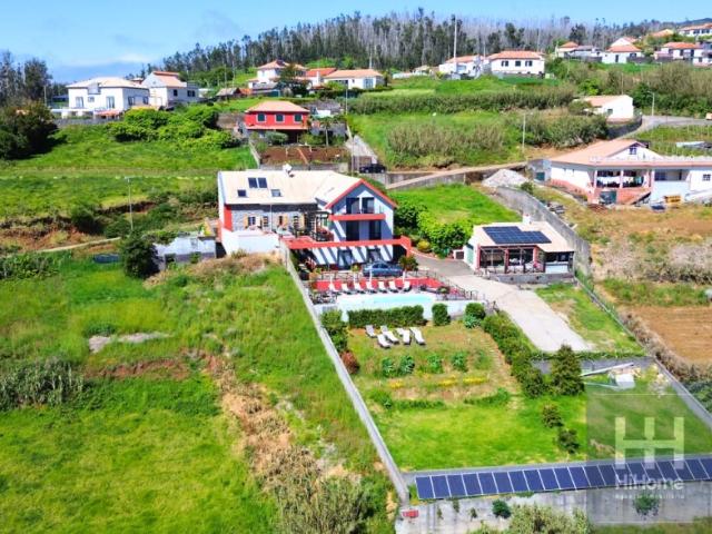 Moradia T8 em zona tranquila, com piscina e vista mar em Fajã Ovelha, Calheta