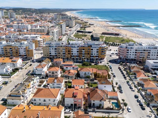 Moradia T8 isolada na Costa da Caparica
