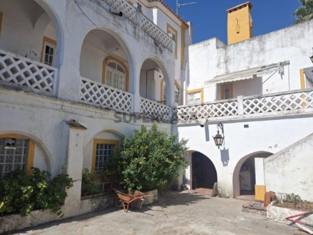 Moradia T8 | Logradouro | Centro histórico de Beja