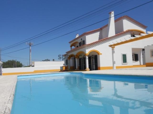 Moradia T9 em Quinta do Anjo