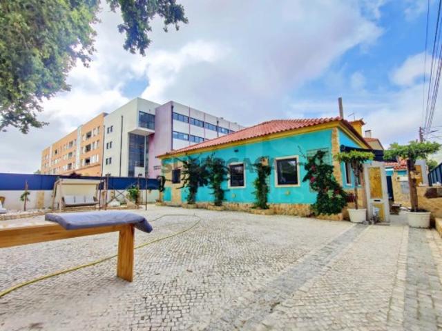 Moradia T8 em Santo Onofre e Serra do Bouro