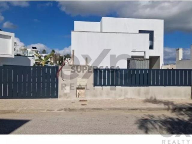 Moradia T3 em Alcantarilha e Pêra