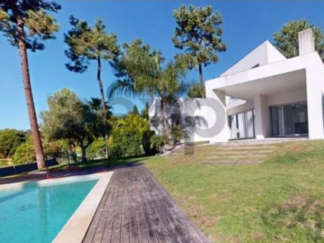 Moradia T5 em Charneca de Caparica e Sobreda
