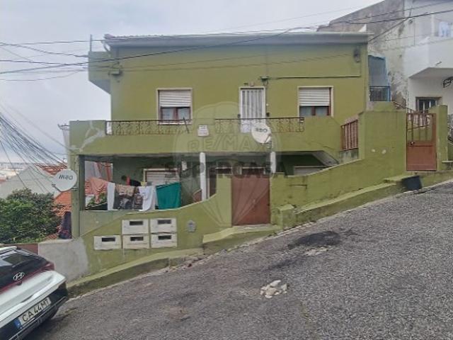 Moradia T10 em Pontinha e Famões