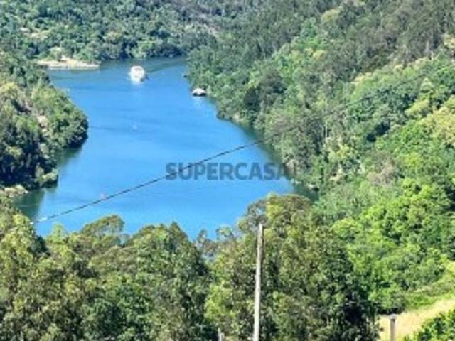 Moradia T10 em Souselo