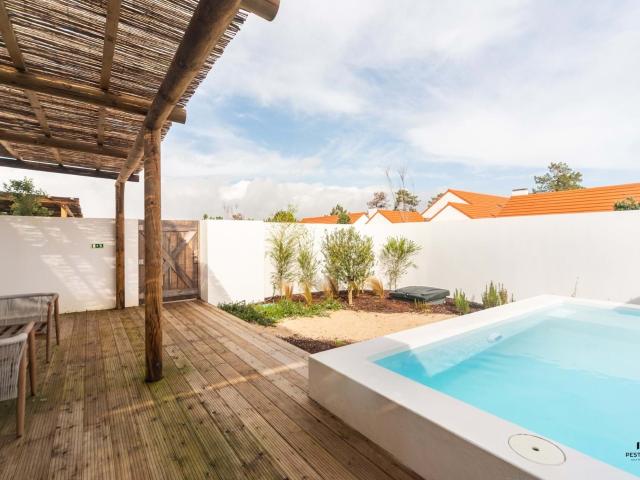 Moradia T1+2, inserida num condomínio turístico, localizado. 220m² Carvalhal
