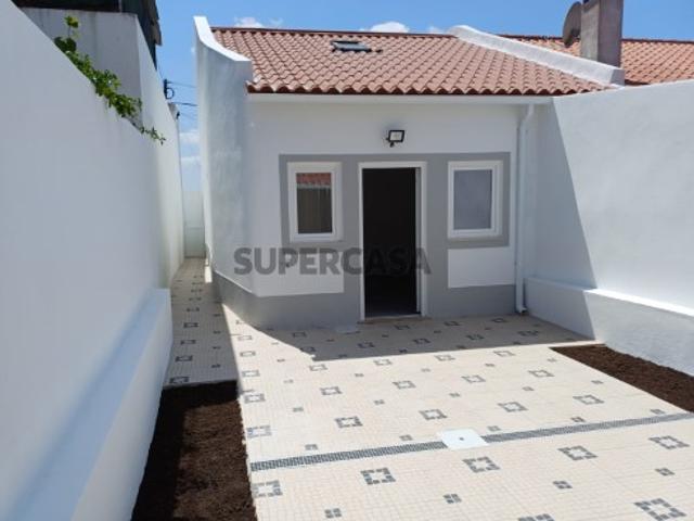 Moradia T1+2 remodelada em S. Miguel do Rio Torto, Abrantes