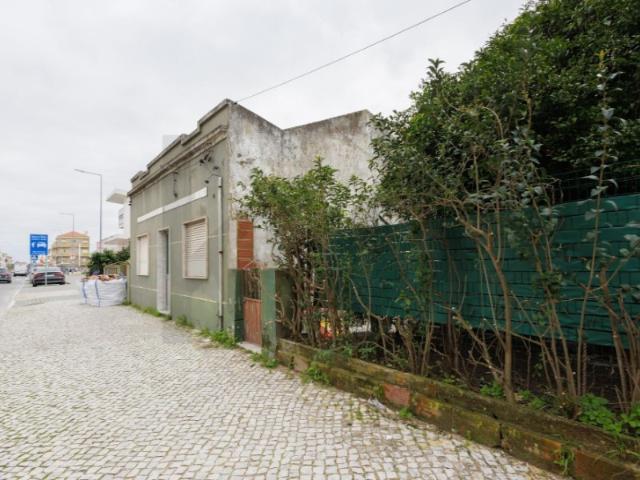 Moradia T1 com Anexo | Lote de terreno de 384 m² | Baixa da Banheira