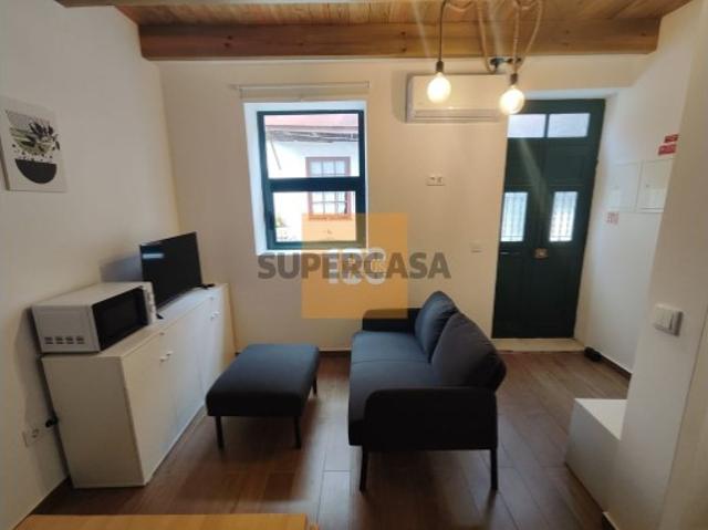 Moradia T1 duplex em Miguel Bombarda