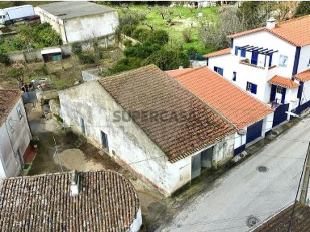 Moradia T1 em Azueira e Sobral da Abelheira
