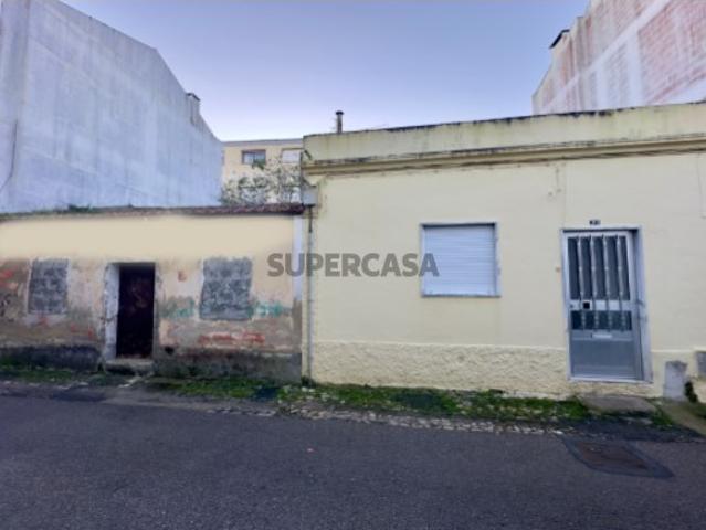 Moradia T1 em Caldas da Rainha com projeto aprovado
