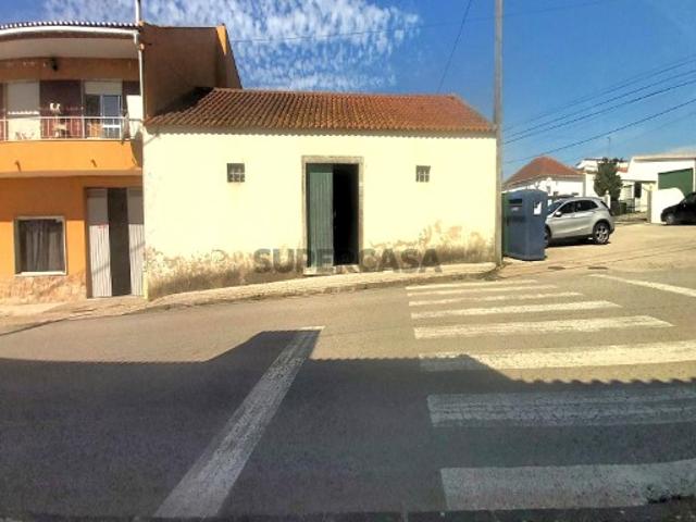 Moradia T1 situada em Casal Torneiro a 10 min da A8