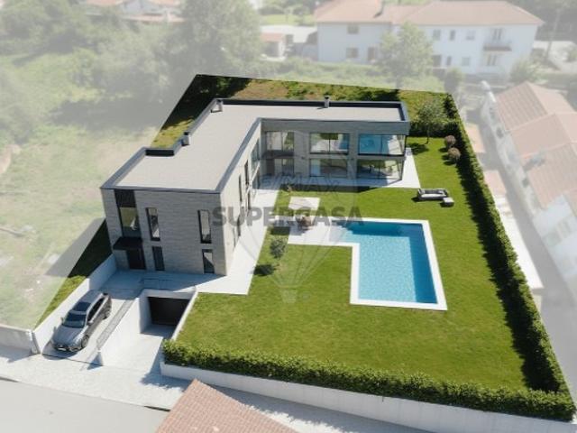 Moradia T2 em Santo António dos Olivais