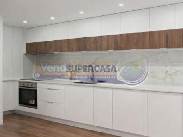 Moradia T1 em Vila Nova da Rainha AZB019