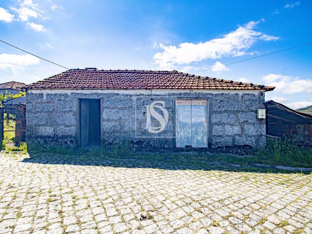 Moradia T1 para restauro Loivos do Monte Baio